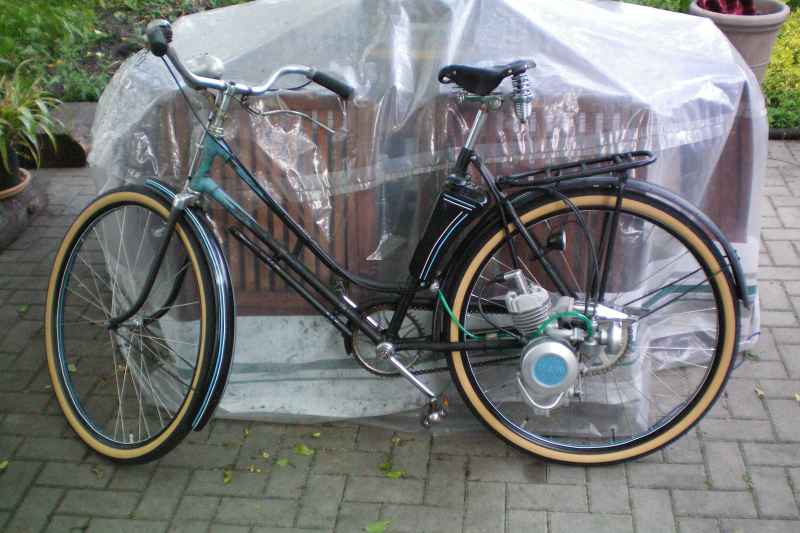 Fahrrad mit Anbaumotor